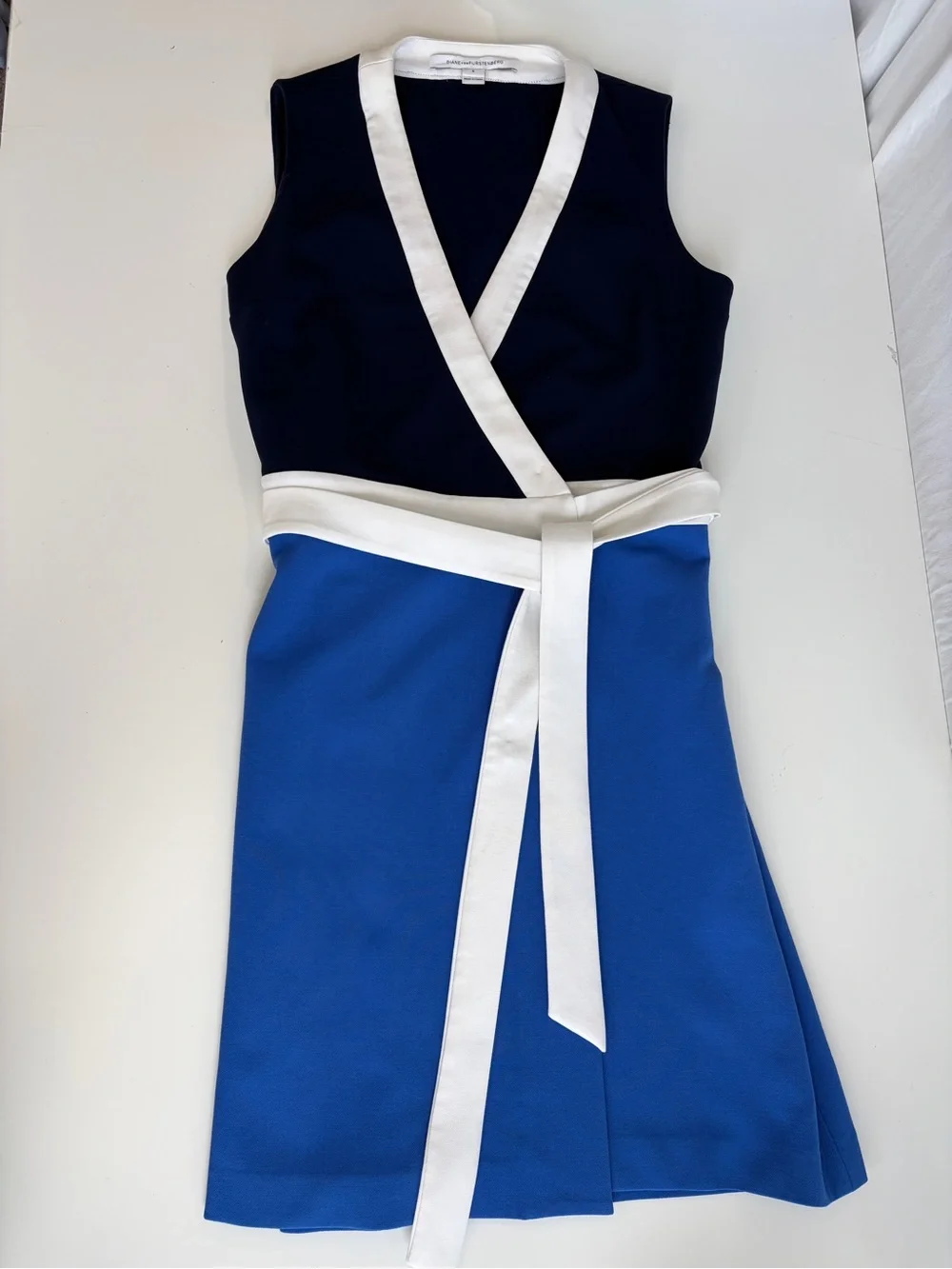 Diane Von Furstenberg DVF Gracie Wrap Dress Sz 6 Blue White V-neck Color Block - Picture 14 of 17